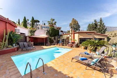 Image de Villa \"Cosy House Jacuzzi Pool View\" avec vue sur la mer et la montagne, piscine et Wi-Fi