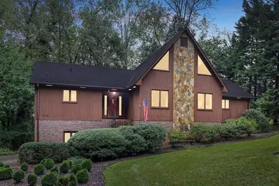 Image de Spacious & Private Lakefront Retreat Near Clemson!