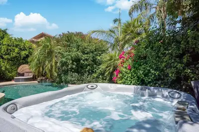 Image de Private Oasis - Pool, Spa, Firepit, and Pool Table
