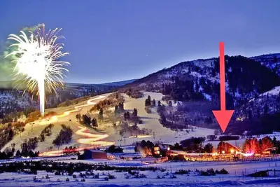 Image de Authentic Log Cabin Horse Property / 3+ Acres / Nordic Valley