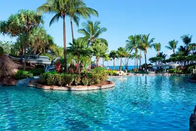 Image de Pristine surfside retreat on Maui's beautiful North Kā‘anapali Beach.