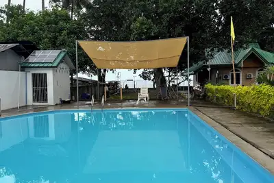 Image de Bungalow house by the shoreline best for group of friends or family vacation.