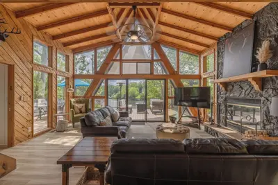 Image de Lakeside Linden Retreat by Innsbrook Vacations!