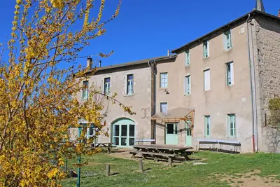 Image de Gîte familial tout confort avec jardin et loisirs à proximité, idéal pour 12-14 pers.