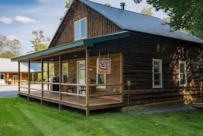 Image de Belle Adirondack Mtn. Cabin Rentals • 365 / jours de la famille Outdoor Fun!