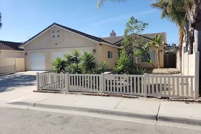 Oceanside 4 Bed/2bath Home - Near Legoland, Camp Pendleton, Safari Zoo & Beaches