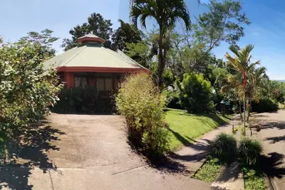 Image de VolCasa with lake view and pool. Bird watcher's haven.