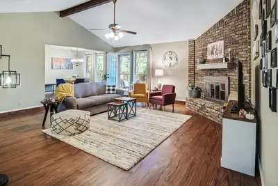 Image de Cozy 3br Kid & Dog Friendly Home In Central Location! by RedAwning