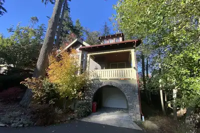 Image de Luxurious Home w/Hot Tub, 5 minute walk to Town and Beach