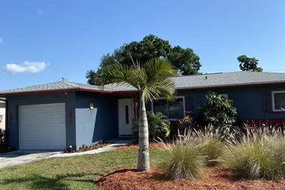 Image de Your vacation awaits in this Seminole house with unheated private pool.