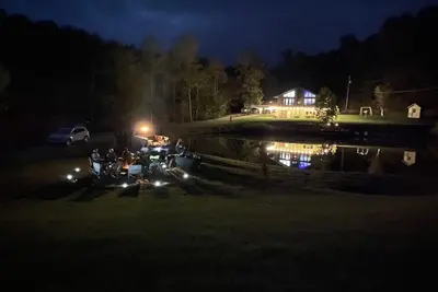 Image de 70 acre farmhouse ponds fishing kayaking near red river gorge