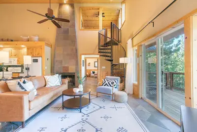 Beautiful 3 Br plus Loft | Game Room w/ Pool Table and Hoa Amenity Access