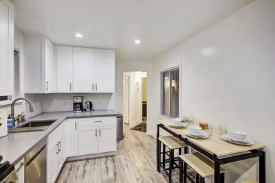 Image de Newly Furnished! Recently Renovated! Cute Space! Close To Sfo!