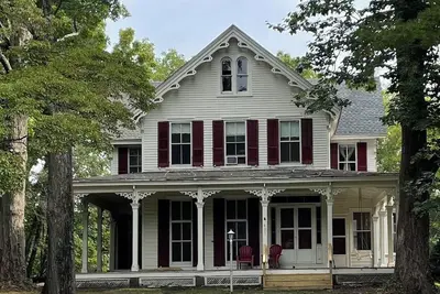 Image de A Newly Renovated Historic Victorian Home