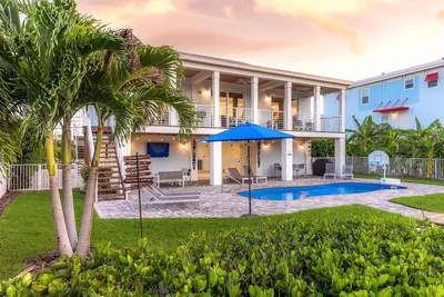 Casa Dolce - Sombrero beach home w/ private pool + dock