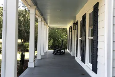 Image de Newly Renovated Farm House w/ pool, exercise equipment, quiet neighborhood, etc