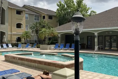 Image de Newly Listed and modern, fully renovated ground floor condo.