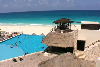 Image de Beachfront Suite with terrace in the best location!