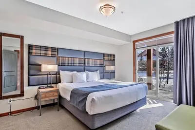 Image de Executive Condo In The Mountains!