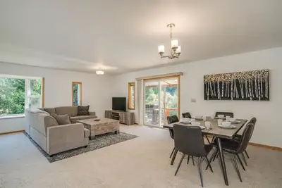 Juniper Landing - Lovely Countryside Home