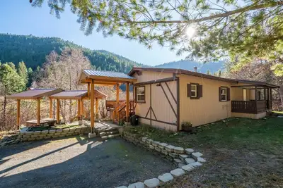 Remote Spectacular Setting Minutes from Downtown