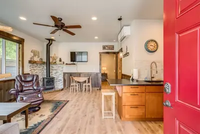 Image de The Bear Den - Quaint Retreat Close To Town