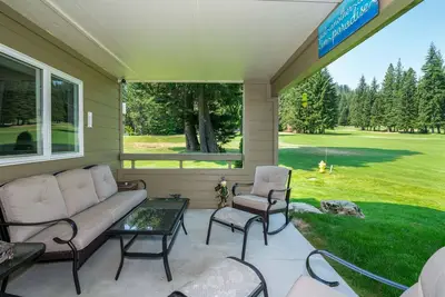 The Shire - Ground Level Condo on the Greens