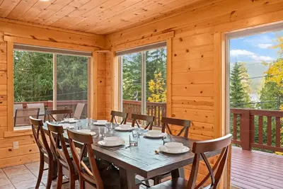 Image de Dog-friendly hillside home with Peek a Boo Lake Views! Great trails nearby. Bbq grill provided.