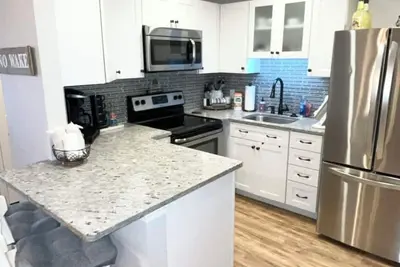 Image de 2 bed 2 bath Cozy Condo in the Heart of All Lake Winni Activities Year Round!