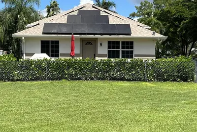 Image de Lovely Private Cottage, less than 5 miles to the beach! ! !