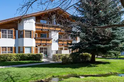 Image de Family Getaway~Pool, Hot Spring, Scuba & Ice Castles 727