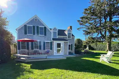 Image de Cape Beach House Getaway * Steps to an Ocean Beach