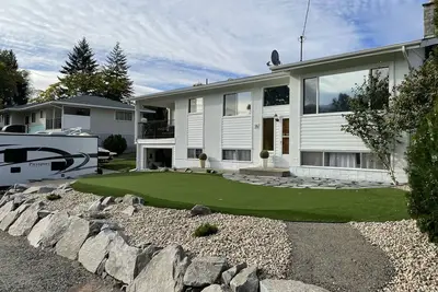 Image de Three bedrooms, golf green, walking distance to Lake, Restaurants, and Shopping