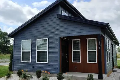 Image de Tiny Home near Mtb Trails, Wal-Mart Hq, Sleeps 6