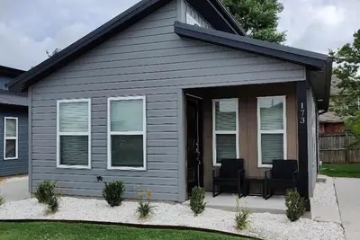 Image de Tiny Home near Mtb Trails, Wal-Mart Hq, Sleeps 6