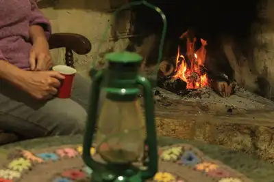 Image de Minath Manor House: indoor fireplace and holistic profile