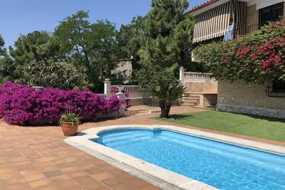Image de Villa Dolcedo, piscine privée, vue sur la mer, à 1 km de la plage.