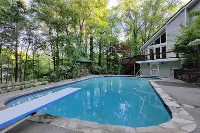 Image de Pinestone Retreat - Hot Tub, Pool, Sauna, Game Room, & Great Location!