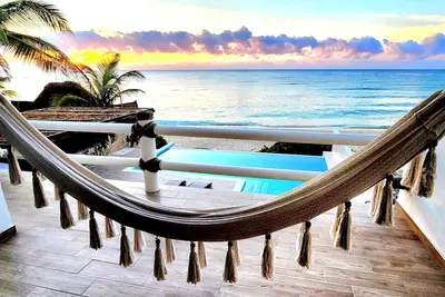 Image de New Infinity Pool on Sandy Beachfront Boho-Chic Villa