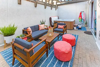 Image de Tybee Island condo w/ private hottub, pool access & walk to beach