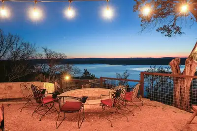 Image de Lake Travis Lake front & access 3 Private Cabins, Spa, Minutes fm Krause Springs