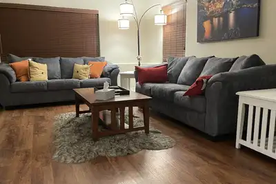 Image de Low Summer Rates! A Territorial Sante Fe Home with Fenced Yard 3 mile UofA