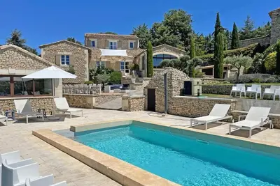 Image de Bastide rurale avec cabanon et piscine privée