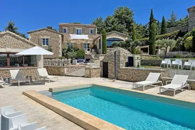 Image de Bastide rurale rénovée avec piscine privée