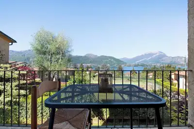 Image de Appartement Residence I Prati di Giussana vue lac et montagnes, piscine, jardin, terrasse et Wi-Fi