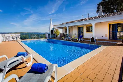 Image de Countryside property with mountain views