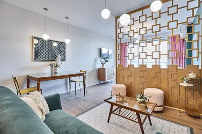 Mid-Century Elegance | WiFi | Welcome2BA