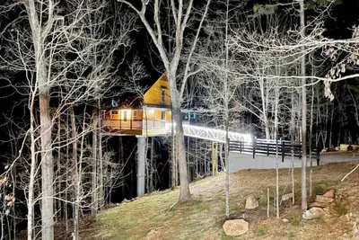 Image de Pinnacle Suite Treehouse- Cedar Creek Rentals Llc