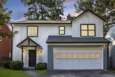 Image de Lawrenceville Gem! Close Hwy 85 & 316!