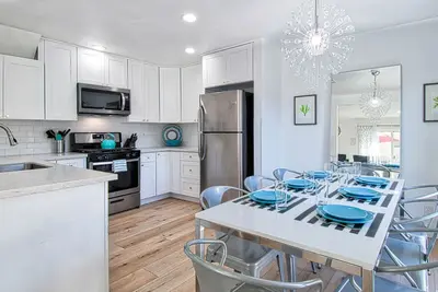 Image de Funtierland + Suite Escapes 5 (new location! ) + Walk to Disneyland + 3 Pools
